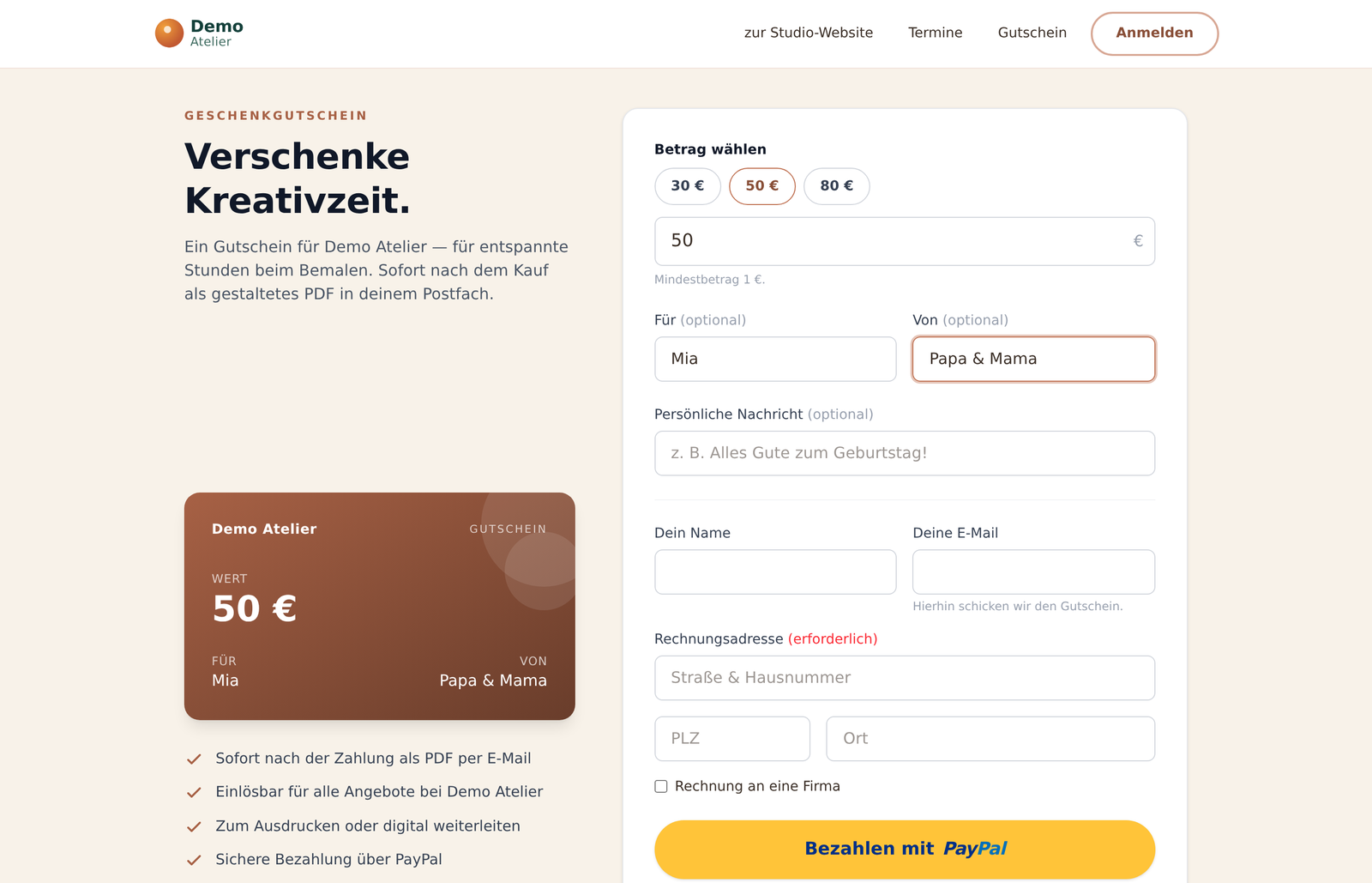 Gutschein-Seite eines Studios mit der Überschrift „Verschenke Kreativzeit“, einer Vorschaukarte des Gutscheins und dem Formular für Betrag, Für und Von