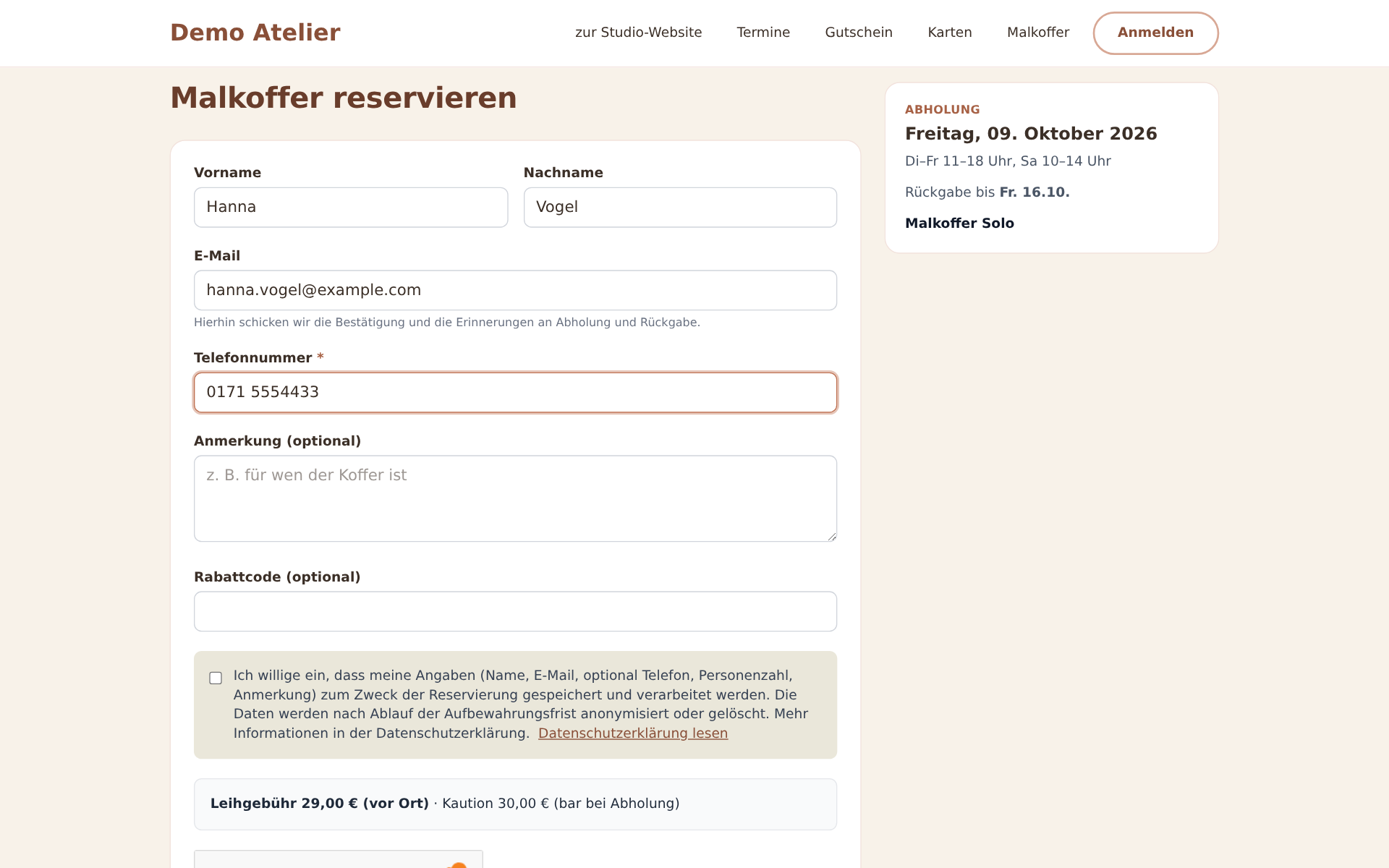 Das Formular: Name, E-Mail, Telefon – keine Personenzahl. Rechts Abholung und Rückgabe, unten Leihgebühr und Kaution