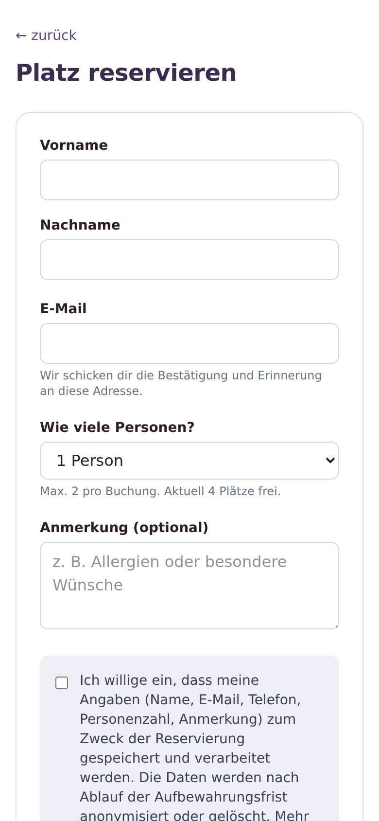 Buchungsformular „Platz reservieren“ auf dem Handy: Vorname, Nachname, E-Mail, eine Auswahl „Wie viele Personen?“ mit dem Hinweis „Max. 2 pro Buchung. Aktuell 4 Plätze frei.“ und ein Anmerkungsfeld